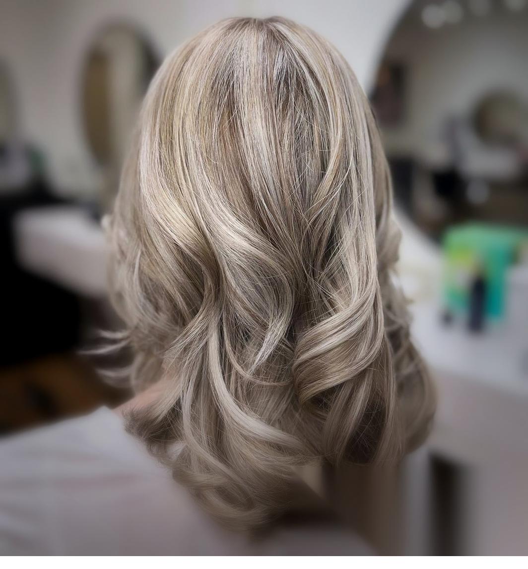 Editorial platinum blonde curls